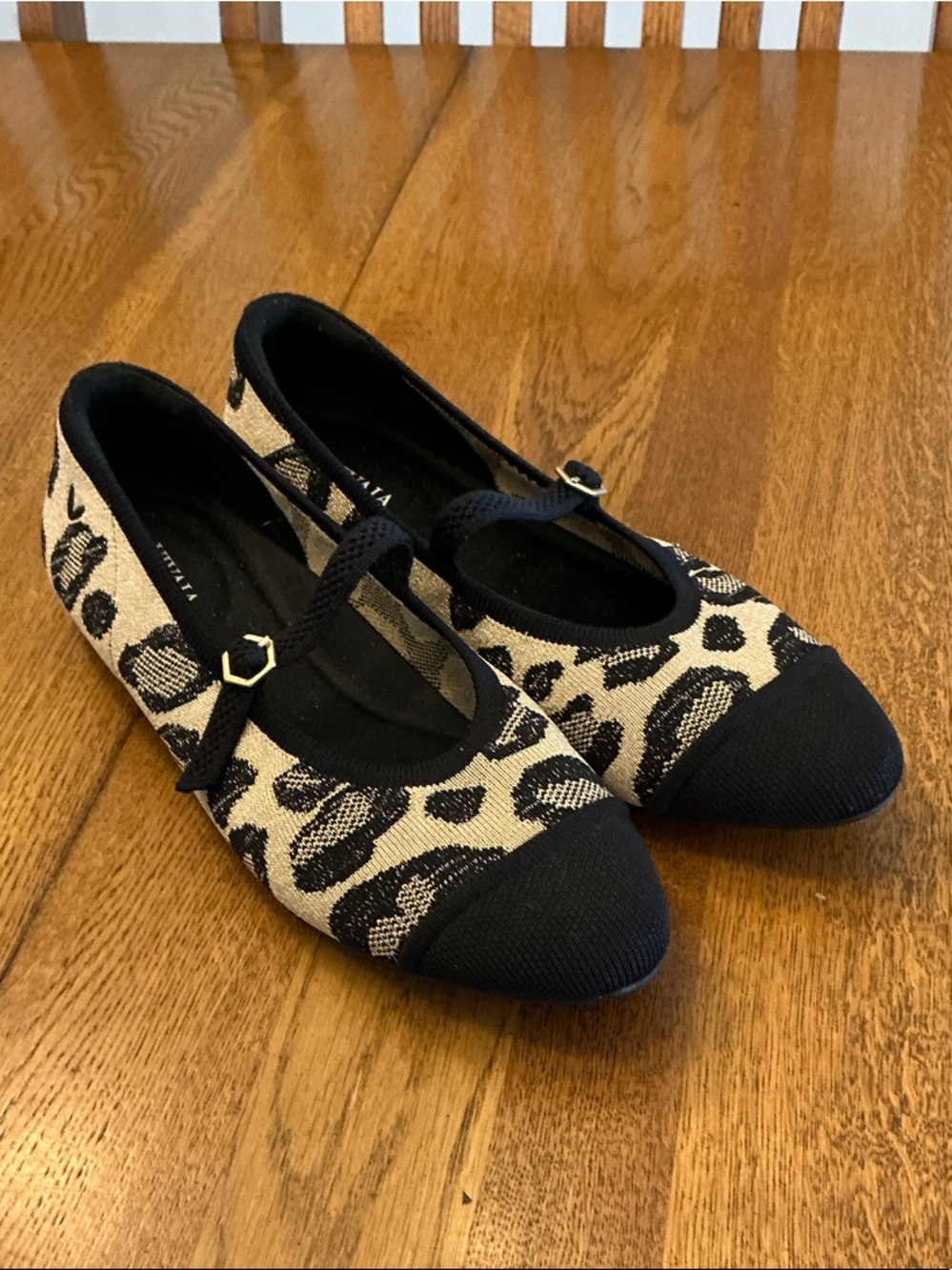 Woman’s Vivaia Almond-Toe Mary Jane Metallic Leopard. Size 39.Like new! Preowned